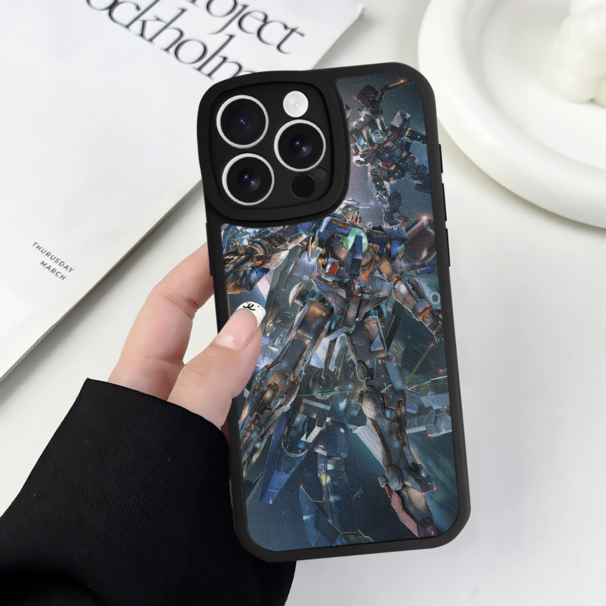 （画像用） 機動戦士ガンダム Mobile Suit Gundam 【iPhone 16シリーズ対応】シリコンスマホケース（レザー調） 材質：シリコン